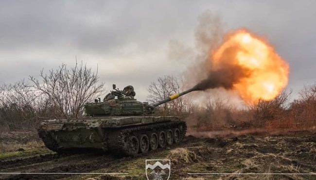 Nga ồ ạt tấn công Ukraine, hơn 550 quả đạn dội xuống khu vực Kupyansk trong 24 giờ- Ảnh 1.