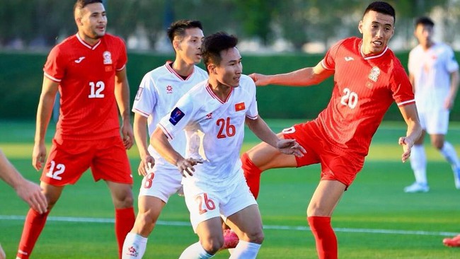 Kết quả Việt Nam vs Kyrgyzstan (1-2): HLV Troussier thực hiện thử nghiệm và nhận thất bại- Ảnh 6.