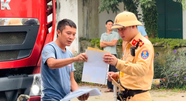 "Rãi nắng, dầm mưa" để những tuyến đường an toàn, vì sự bình yên cho nhân dân - Ảnh 2.