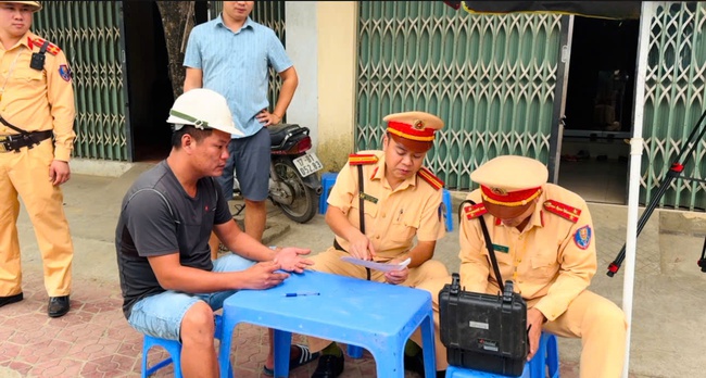 "Rãi nắng, dầm mưa" để những tuyến đường an toàn, vì sự bình yên cho nhân dân - Ảnh 4.