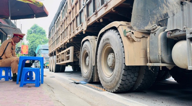 "Rãi nắng, dầm mưa" để những tuyến đường an toàn, vì sự bình yên cho nhân dân - Ảnh 3.