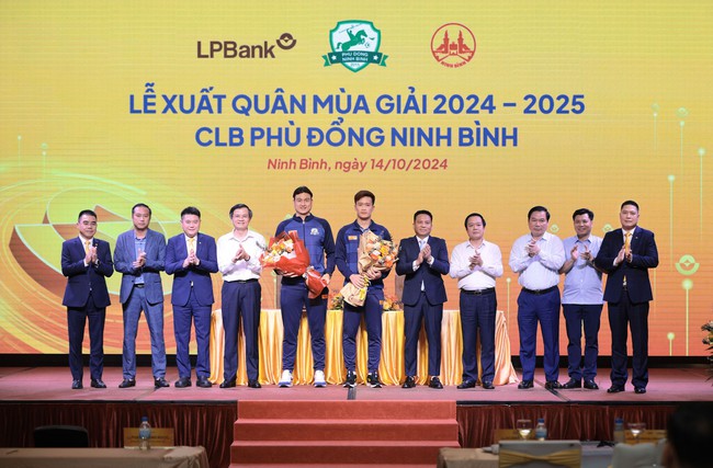 CLB Phù Đồng Ninh Bình xuất quân: Hoàng Đức và Đặng Văn Lâm góp mặt - Ảnh 1.