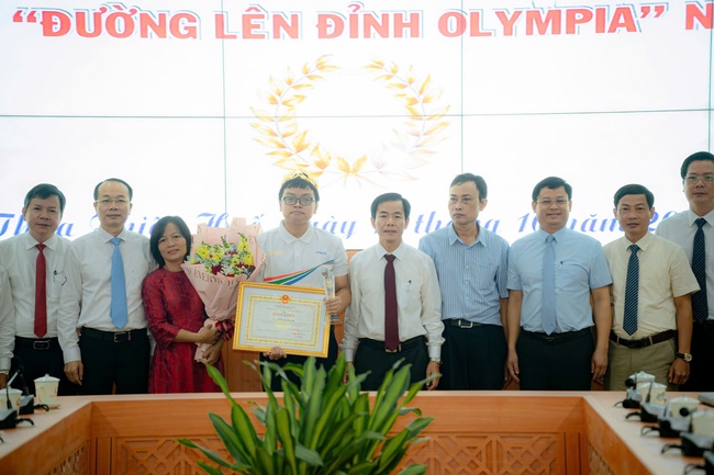 Chủ tịch Thừa Thiên Huế nói gì về Võ Quang Phú Đức- nhà vô định Đường lên đỉnh Olympia 2024?- Ảnh 1.