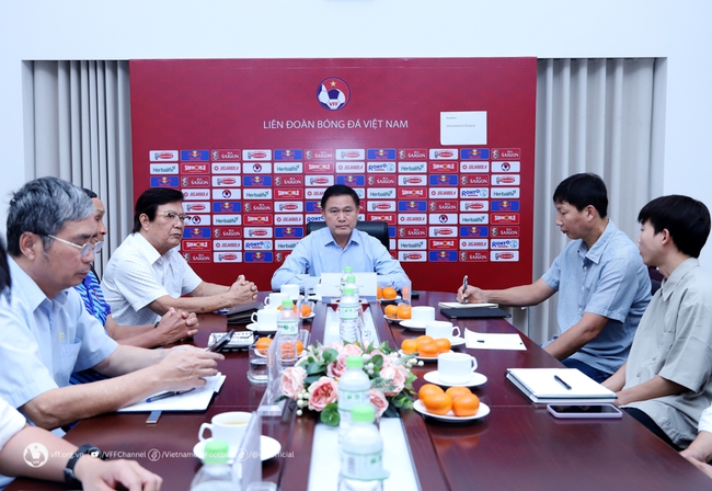 Sếp lớn VFF: "Cầu thủ V.League ăn vạ quá nhiều" - Ảnh 1.