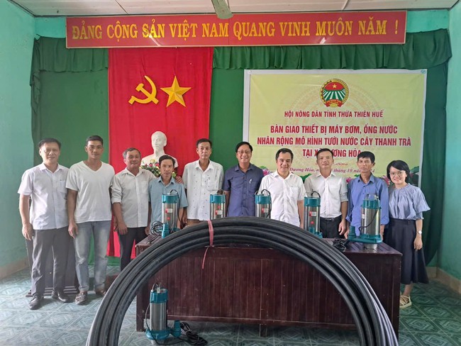 Hội Nông dân tỉnh Thừa Thiên Huế hỗ trợ máy bơm, ống nước trị giá 148 triệu đồng cho hội viên- Ảnh 2.