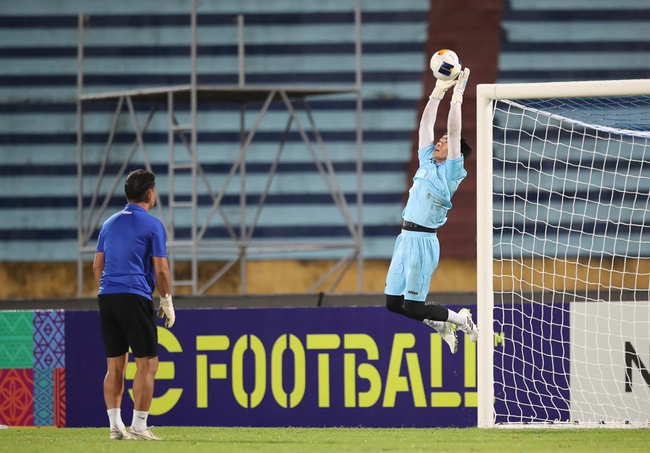 Thép xanh Nam Định đấu Bangkok Utd, HLV Vũ Hồng Việt nhắn nhủ Nguyễn Xuân Son - Ảnh 3.