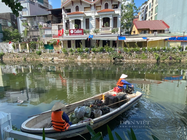 Mương Trúc Bạch đầy rác, bốc mùi, người dân quận trung tâm Thủ đô lo lắng nguy cơ ô nhiễm - Ảnh 3.