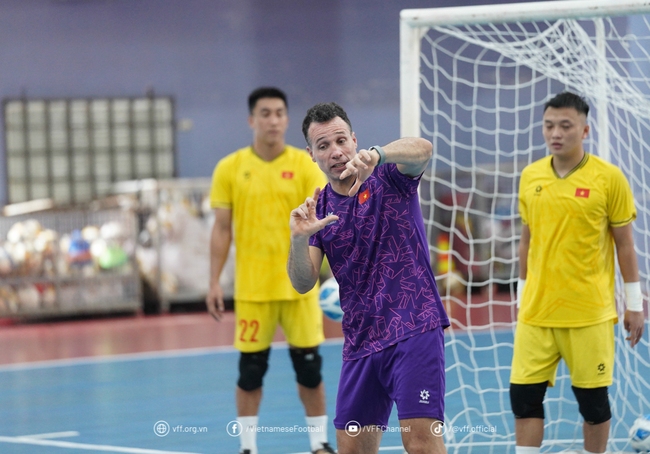 HLV Argentina chỉ ra 2 bất lợi của ĐT futsal Việt Nam trước Indonesia - Ảnh 1.