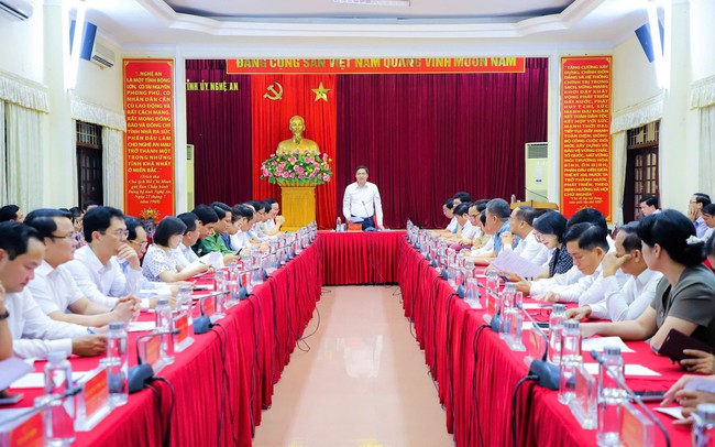 Chủ tịch Nguyễn Đức Trung được bầu giữ chức Bí thư Tỉnh ủy Nghệ An với số phiếu tuyệt đối 100%- Ảnh 2.
