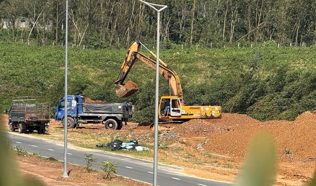 Đà Nẵng tăng cường ngăn chặn tình trạng ăn trộm đất đá tại các khu vực có dự án đầu tư xây dựng- Ảnh 2.