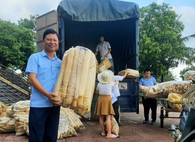 Dân nơi này ở Nghệ An trồng loại cây quả trĩu giàn, để khô lấy thứ người xưa bỏ đi nay bán kiếm bội tiền - Ảnh 3.