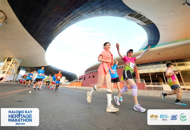 13.500 VĐV tham dự Giải Marathon Quốc tế Di Sản Hạ Long 2024 - Ảnh 4.