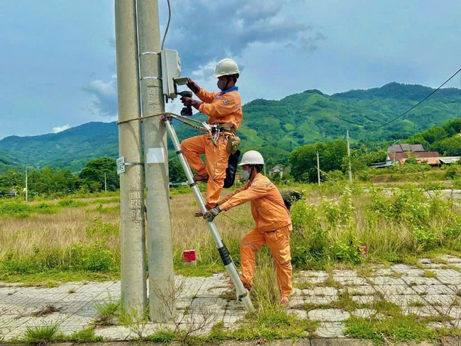 Quảng Ngãi: Ngành điện đâu tư hơn ngàn tỷ đồng cho hạ tầng lưới điện phục vụ phát triển kinh tế - xã hội - Ảnh 3.