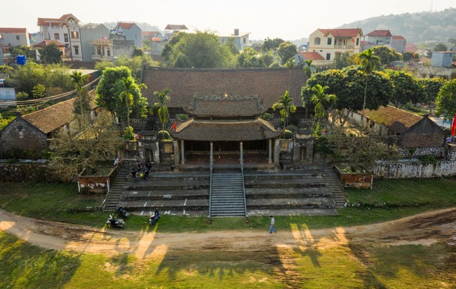 Ngôi đình đẹp nhất xứ Đoài: Huyền tích vợ chồng hiếm muộn sinh Tam thánh - Ảnh 2.