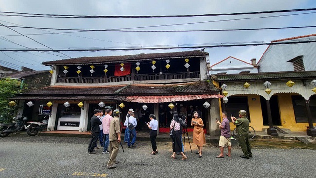 Nhà rường cổ đầu tiên tại phố cổ Bao Vinh ở Huế được đầu tư trùng tu  - Ảnh 2.