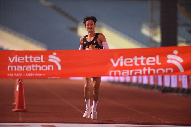 Viettel Marathon 2024 chặng Việt Nam: Bội thu kỷ lục trên cung đường full marathon mới - Ảnh 4.