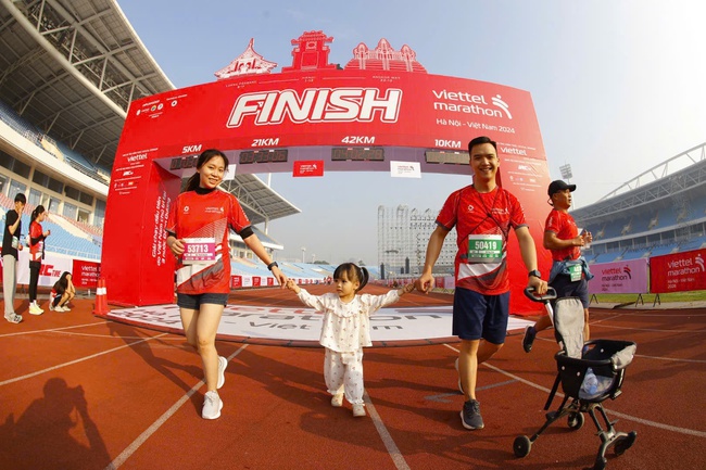 Viettel Marathon 2024 chặng Việt Nam: Bội thu kỷ lục trên cung đường full marathon mới - Ảnh 5.