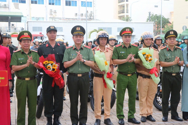 Ảnh: TP.HCM ra quân cao điểm tấn công, trấn áp các loại tội phạm đảm bảo ANTT - Ảnh 9.