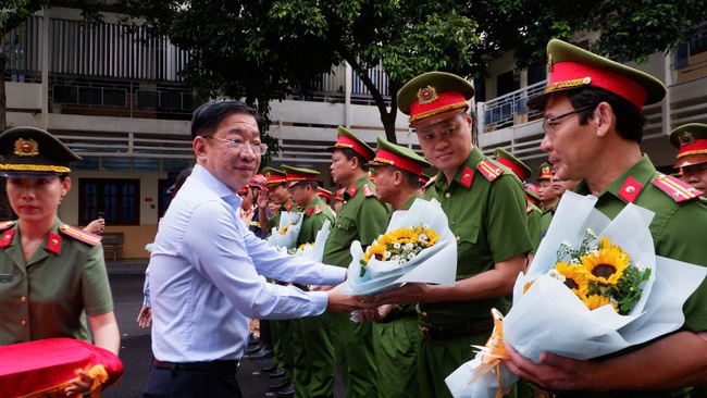 Ảnh: TP.HCM ra quân cao điểm tấn công, trấn áp các loại tội phạm đảm bảo ANTT - Ảnh 14.