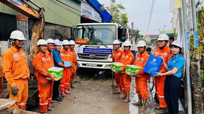 Anh công nhân điện lực đam mê và tâm huyết với nghề - Ảnh 3.