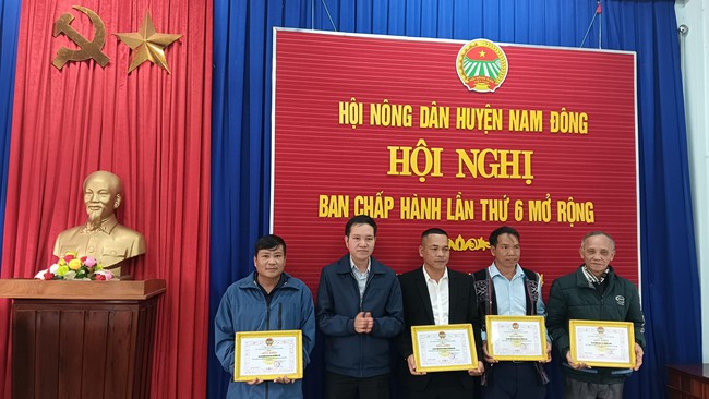 TT- Huế: Năm 2024, hội viên nông dân huyện Nam Đông hiến 5.400 m2 đất xây dựng nông thôn mới  - Ảnh 2.