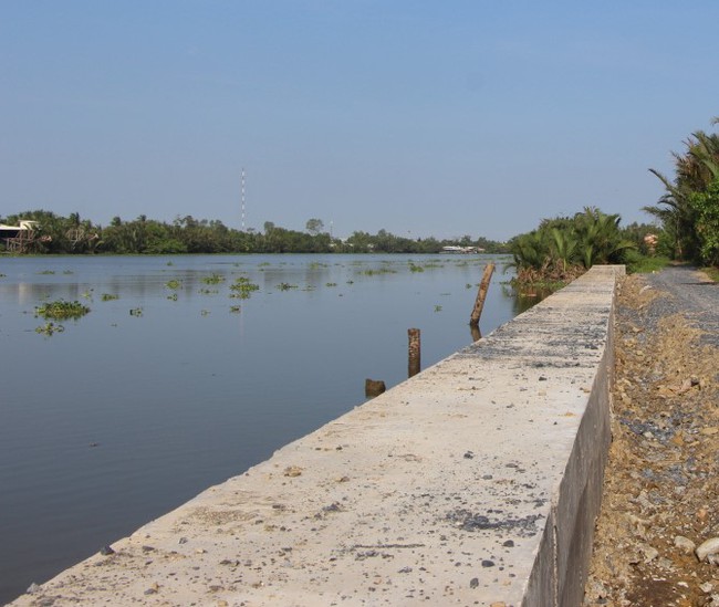 Hoàn thành công trình xử lý đê bao chống sạt lở ven sông Vàm cỏ tây ở Long An - Ảnh 1.