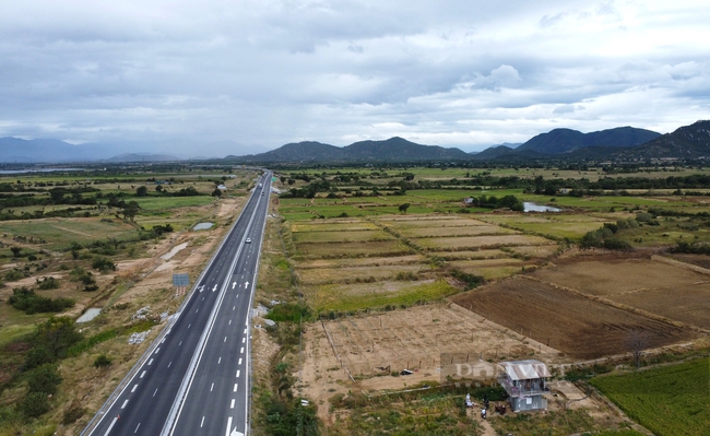 Sở GTVT Ninh Thuận kiểm tra việc nông dân “bí đường” vào ruộng sau phản ánh của Dân Việt - Ảnh 1.