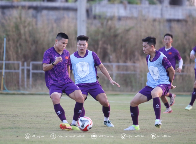 Tiền đạo Nguyễn Xuân Son nói điều bất ngờ về “đối thủ” Tiến Linh - Ảnh 3.