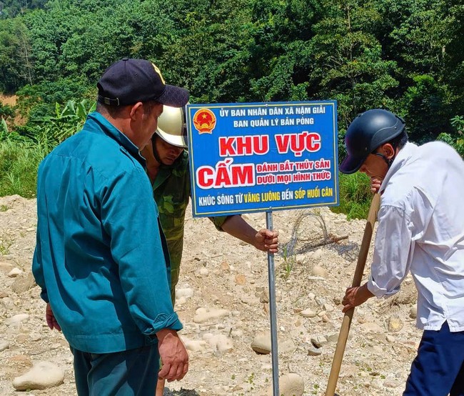 Dân bản ở Nghệ An bảo vệ một loài cá đặc sản sống trên suối, để đến ngày lễ lớn mới đánh bắt - Ảnh 2.