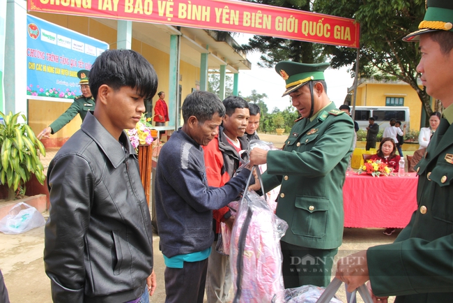 Nông dân Quảng Trị nhận quà Tết của Trung ương Hội Nông dân Việt Nam- Ảnh 2.
