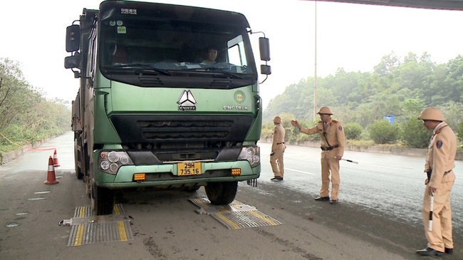 Thiếu niên "xăm trổ", "ngổ ngáo" sẽ được CSGT Hà Nội tiếp tục "quan tâm"- Ảnh 1.