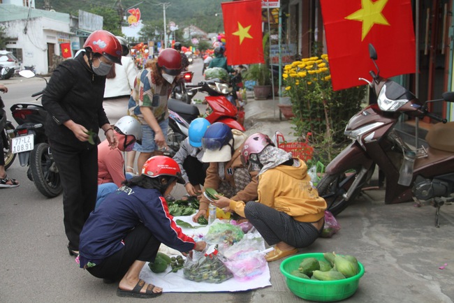 Chợ huyện "độc nhất vô nhị" ở Bình Định, chỉ họp duy nhất ngày Mùng 1 Tết Nguyên đán- Ảnh 10.