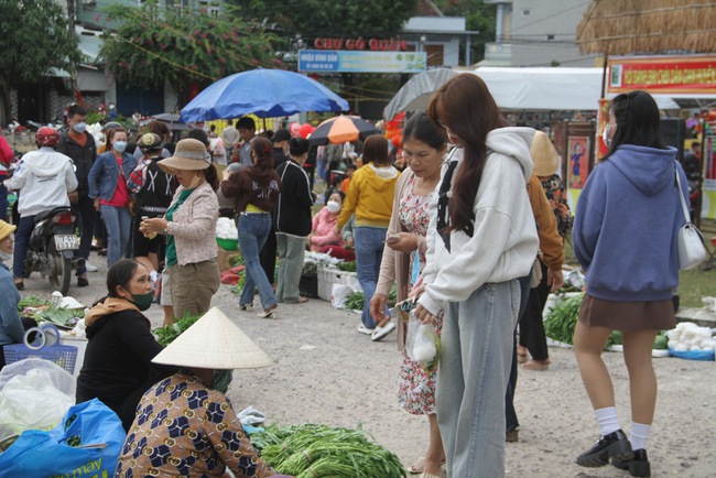 Chợ huyện "độc nhất vô nhị" ở Bình Định, chỉ họp duy nhất ngày Mùng 1 Tết Nguyên đán- Ảnh 3.