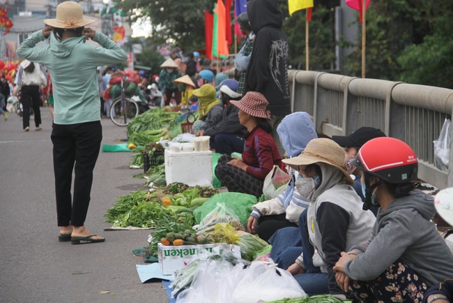 Chợ huyện "độc nhất vô nhị" ở Bình Định, chỉ họp duy nhất ngày Mùng 1 Tết Nguyên đán- Ảnh 4.