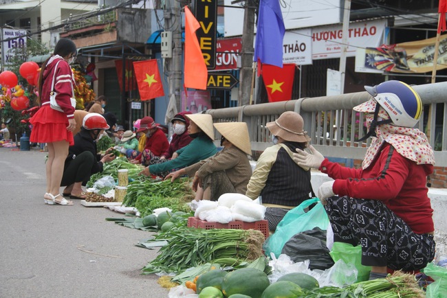 Chợ huyện "độc nhất vô nhị" ở Bình Định, chỉ họp duy nhất ngày Mùng 1 Tết Nguyên đán- Ảnh 1.