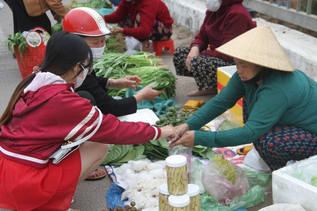 Chợ huyện "độc nhất vô nhị" ở Bình Định, chỉ họp duy nhất ngày Mùng 1 Tết Nguyên đán- Ảnh 7.