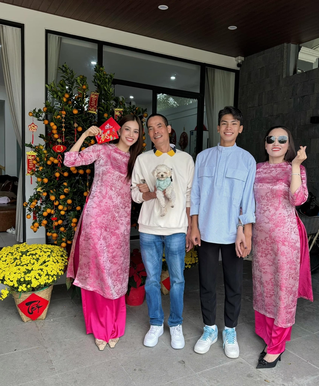 Hoa hậu tuổi Canh Thìn Trần Tiểu Vy: "Tôi mang tiền về cho mẹ thay vì mang chàng rể"- Ảnh 5.