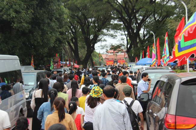 Dòng người ùn ùn kéo về bảo tàng Quang Trung "trẩy hội", mừng 235 năm chiến thắng Ngọc Hồi - Đống Đa - Ảnh 1.