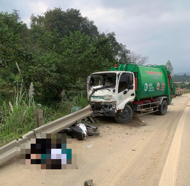 Đi xe máy ngược chiều trên cao tốc Nội Bài - Lào Cai, 4 người tử vong thương tâm- Ảnh 2.