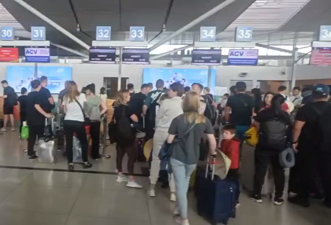 Gần 300 khách Đài Loan bị bỏ rơi đã trở về, Bamboo Airways vẫn chưa được thanh toán tiền vé - Ảnh 1.
