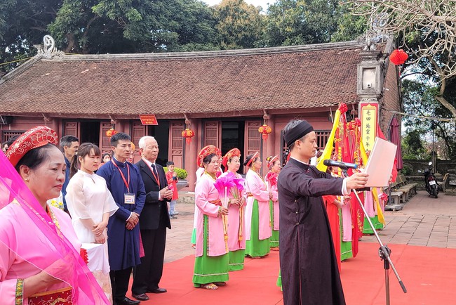 Lễ dâng Hoa Thuỷ Tiên lên các bậc danh nhân, đại khoa thờ tại Văn miếu Mao Điền – Hải Dương- Ảnh 2.
