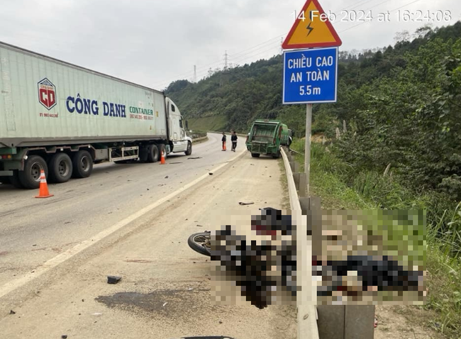 Đi xe máy ngược chiều trên cao tốc Nội Bài - Lào Cai, 4 người tử vong thương tâm- Ảnh 3.