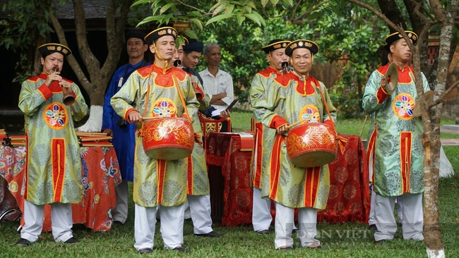 Đầu năm du khách háo hức xếp hàng xin chữ tại Hoàng cung Huế- Ảnh 6.