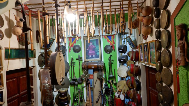 Ngôi nhà chứa hơn 500 nhạc cụ và tình yêu “khó hiểu” của chủ nhà với nghệ thuật truyền thống- Ảnh 4.