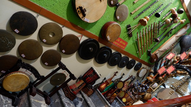 Ngôi nhà chứa hơn 500 nhạc cụ và tình yêu “khó hiểu” của chủ nhà với nghệ thuật truyền thống- Ảnh 2.