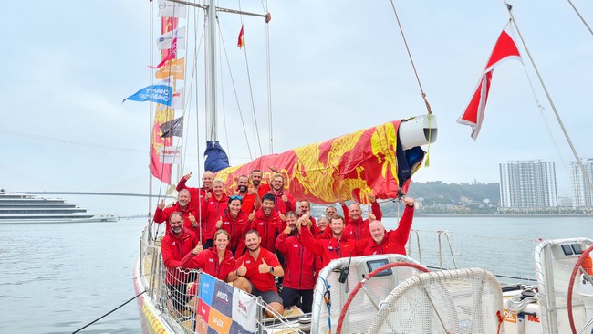 Những đội đua thuyền buồm Clipper Race đầu tiên đến Hạ Long- Ảnh 1.