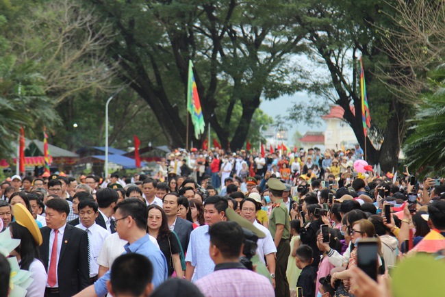 Du khách đến Bình Định dịp Tết rất đông, tín hiệu vui cho ngành du lịch "đất võ"- Ảnh 1.