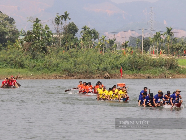 Tranh đua quyết liệt tại lễ hội đua thuyền nơi làng cổ 500 tuổi ở Đà Nẵng- Ảnh 2.