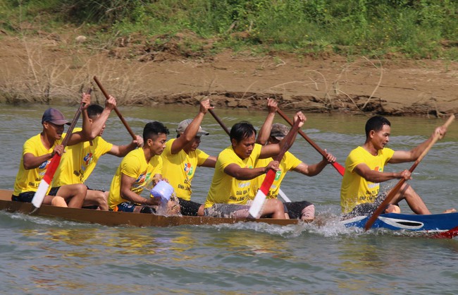 Tranh đua quyết liệt tại lễ hội đua thuyền nơi làng cổ 500 tuổi ở Đà Nẵng- Ảnh 5.