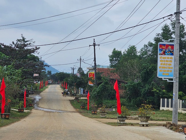 Một xã ở Bình Định có 90% dân số là người dân tộc Bana về đích nông thôn mới vì điều bất ngờ- Ảnh 1.
